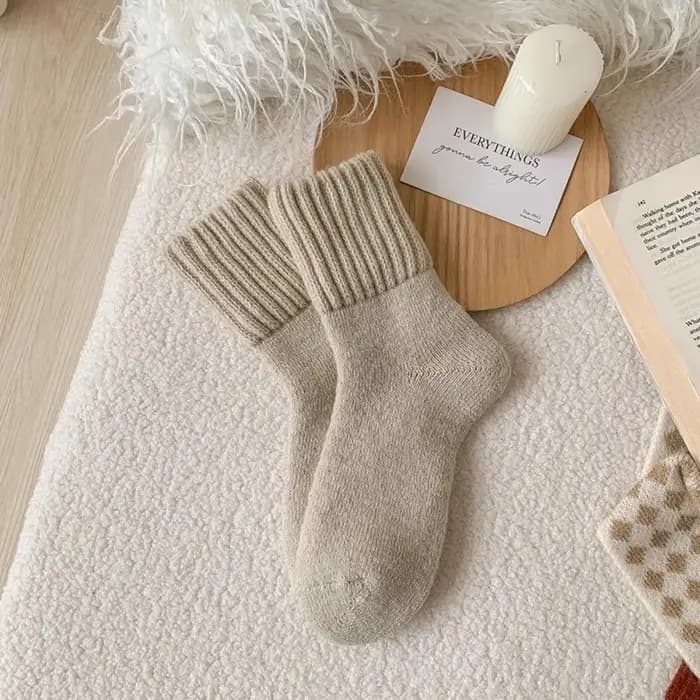 Chaussettes simples en laine épaisse de couleur unie