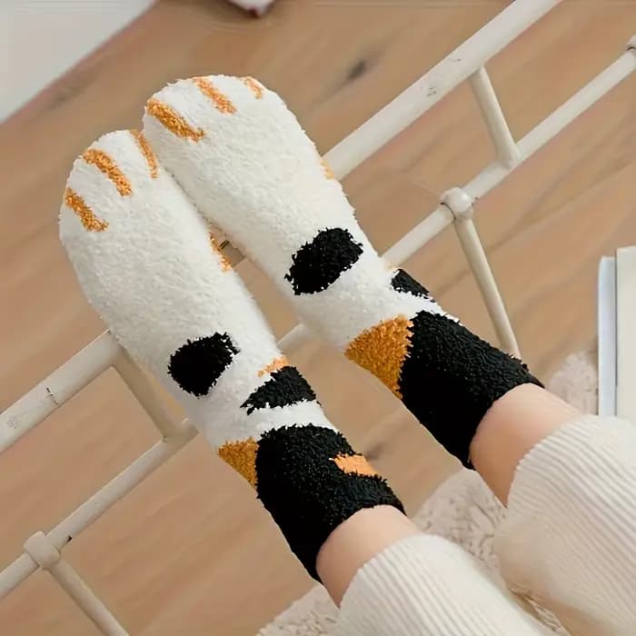 Chaussettes mi-mollet en molleton de corail pour femmes, épaisses, flocées, mignonnes, chat de dessin animé, longues, chaussures chaudes et confortables