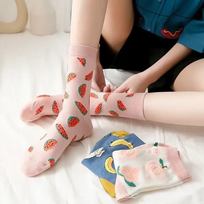 Chaussettes amusantes de dessin animé pour femmes