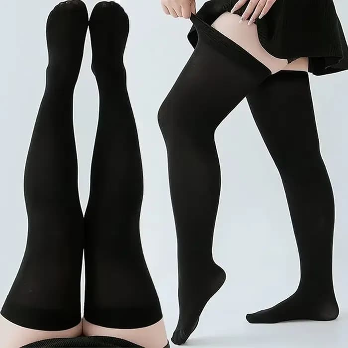 Chaussettes longues noires et blanches pour femmes