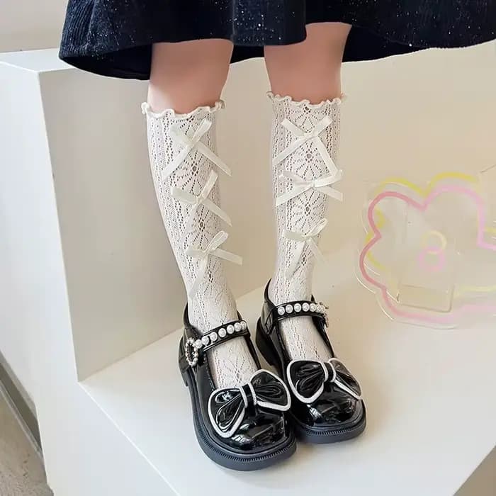 Chaussettes en dentelle fine et respirante en maille mi-mollet pour femme avec bordure