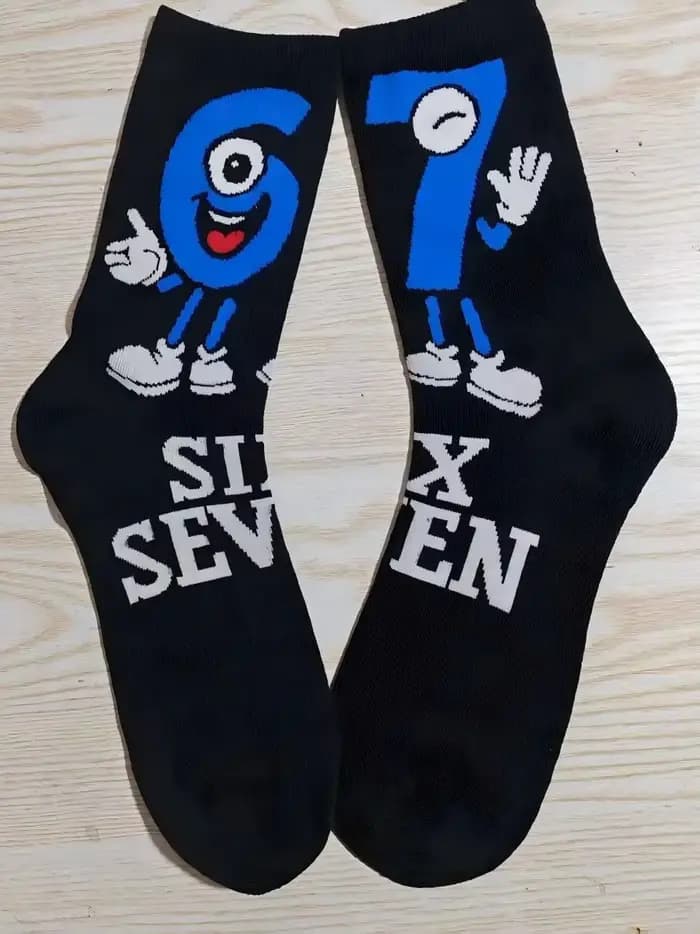 Nouvelle Arrivée Transfrontalière 67 Chaussettes mi-mollet pour hommes à motifs de dessins animés et lettres amusantes