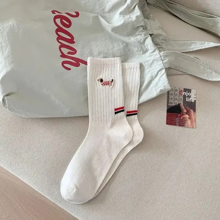 Chaussettes mi-tube brodées de chien saucisse pour femmes