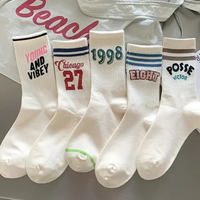 5 paires de chaussettes de sport pour femmes en automne hiver avec lettres rayées absorbant la sueur anti-odeur rétro