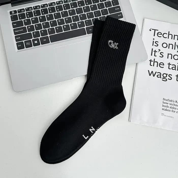 Chaussettes pour hommes nouvelle broderie mode couleur unie Simple basique longues
