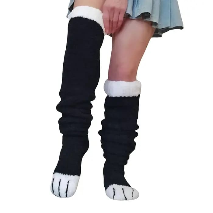 Chaussettes empilées sur le genou avec patte de chat