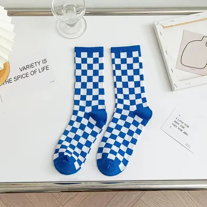 Chaussettes japonaises pour femmes, chaussettes mi-tube coréennes assorties aux couleurs d'automne et de printemps, chaussettes longues en coton tricoté rayées, décontractées et tendance