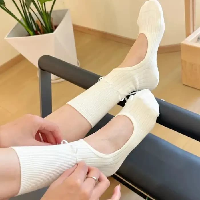 Femmes Prati Yoga chaussettes anti-dérapant Bareback personnalisé cordon ruban mollet chaussette danse Fitness sol