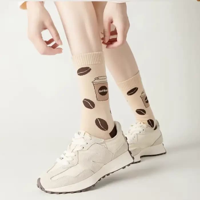 Bonne qualité Best-seller nouveauté chaussettes femmes printemps automne mode classique dessin animé lettre café créatif bas décontractés