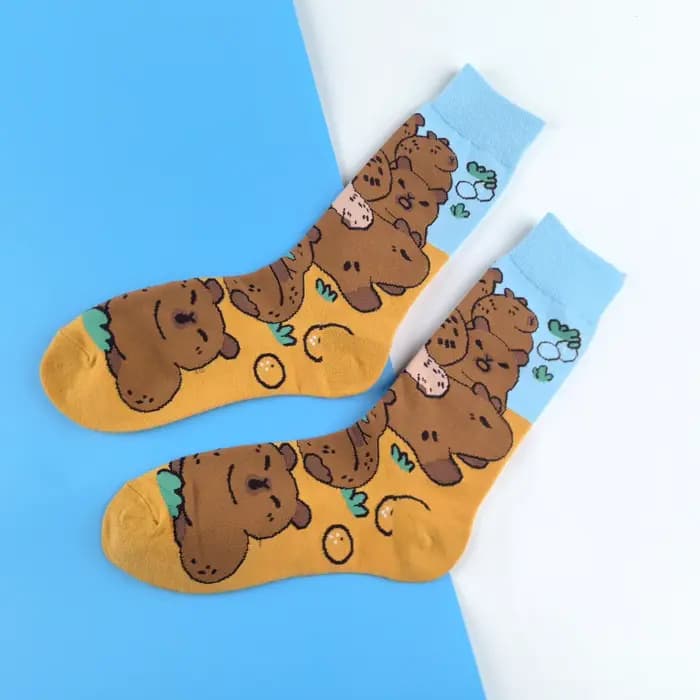 1 paire de chaussettes mi-mollet Capybara de dessin animé mignon