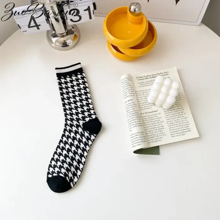 Femmes noir blanc laine chaussettes Plaid rétro vérifier fleur imprimé Harajuku filles chaussette femme hiver chaud