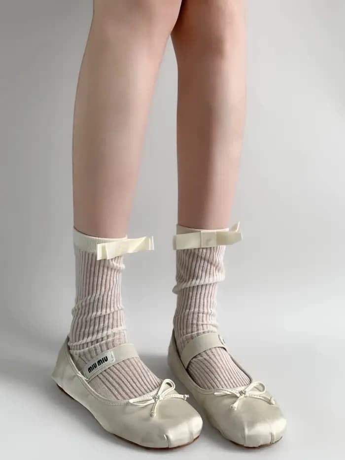 Chaussettes Femme Printemps-Été Ultra-fines à Nœud et Rayures Verticales, Respirantes et Douces, Tendance Mode, Vente en Gros