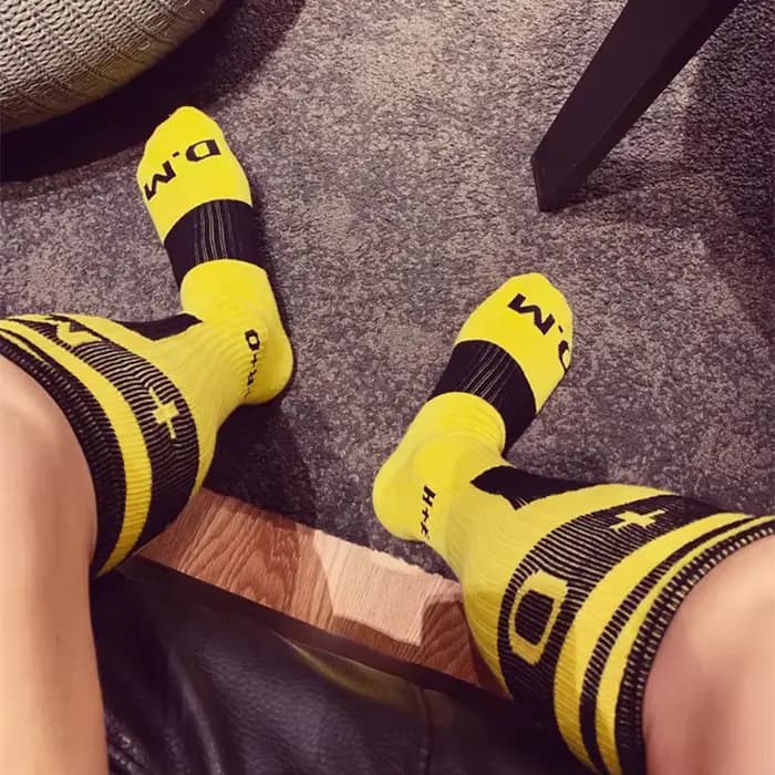 Nouveau Design hommes chaussettes mode mâle Gay haut Vers bas chaussettes confortable Football sport Long Tube Cosplay bas chaussette