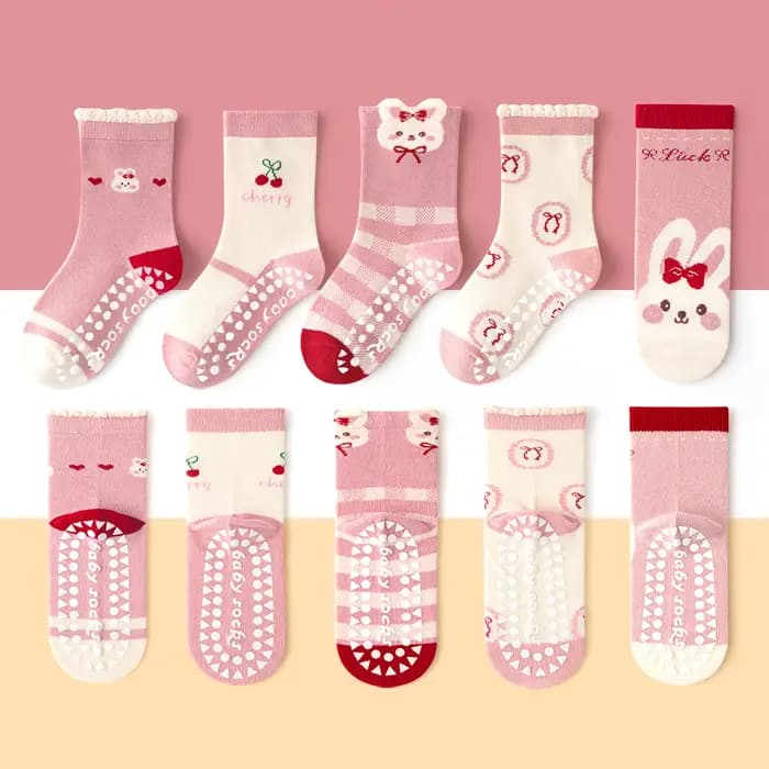 Lot de 5 chaussettes de sol pour enfants avec nœud rose et motif lapin, chaussettes d'intérieur antidérapantes à semelle souple pour filles, bébés et tout-petits, avec motifs de cerises et de lettres,