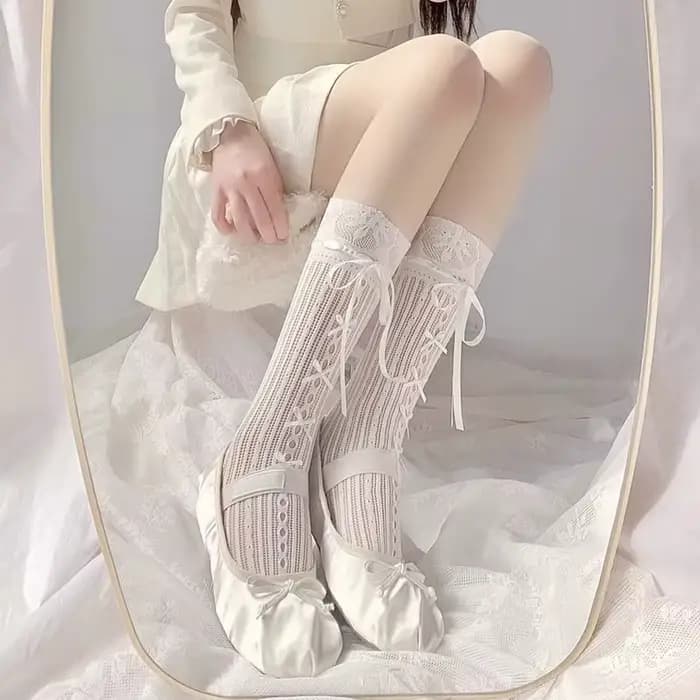 Chaussettes en dentelle fine et respirante en maille mi-mollet pour femme avec bordure