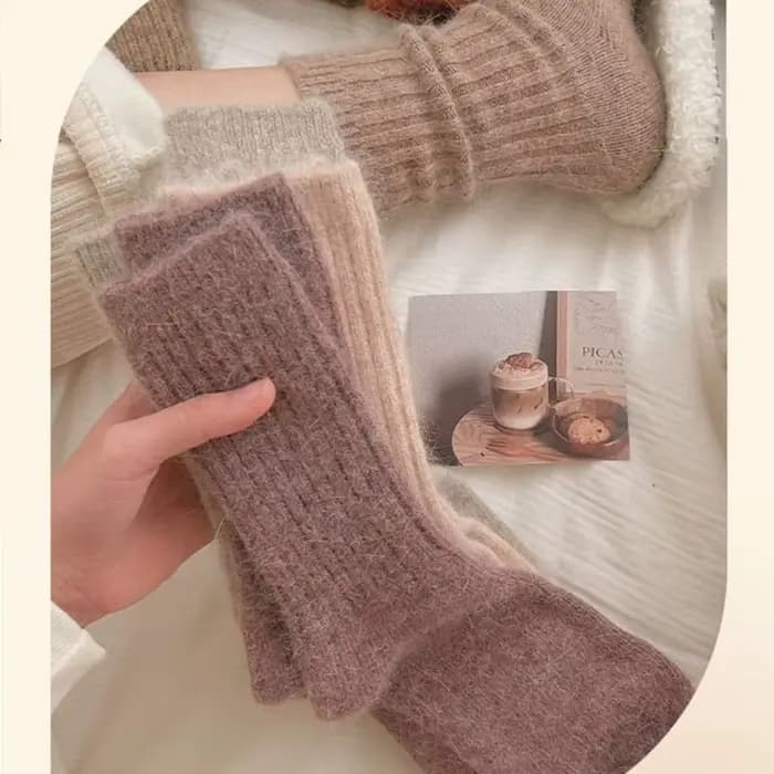 Mode cachemire hiver chaud velours chaussettes thermique épais mi Tube chaussettes rayures longues chaussettes pour les femmes