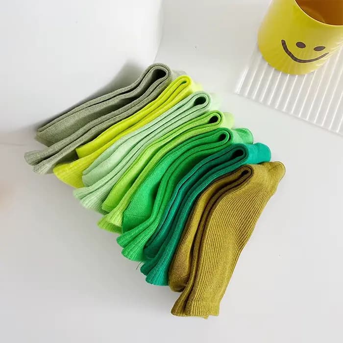 1 paire de chaussettes colorées solides pour femmes